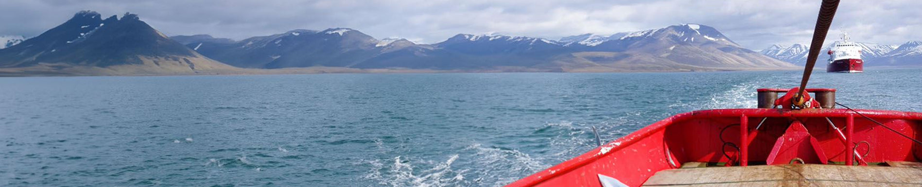 Towing sleeve on boat