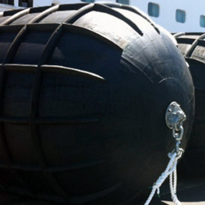 Pneumatic fender ribbed