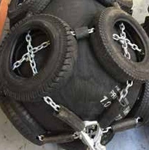 Small pneumatic fender with tire net